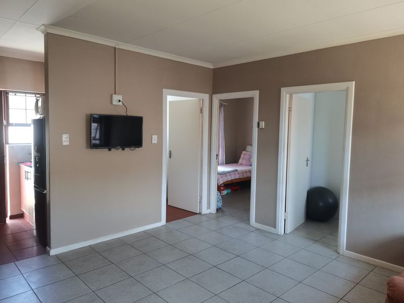 2 bedroom townhouse for sale in Parsonsvlei - Photo 5