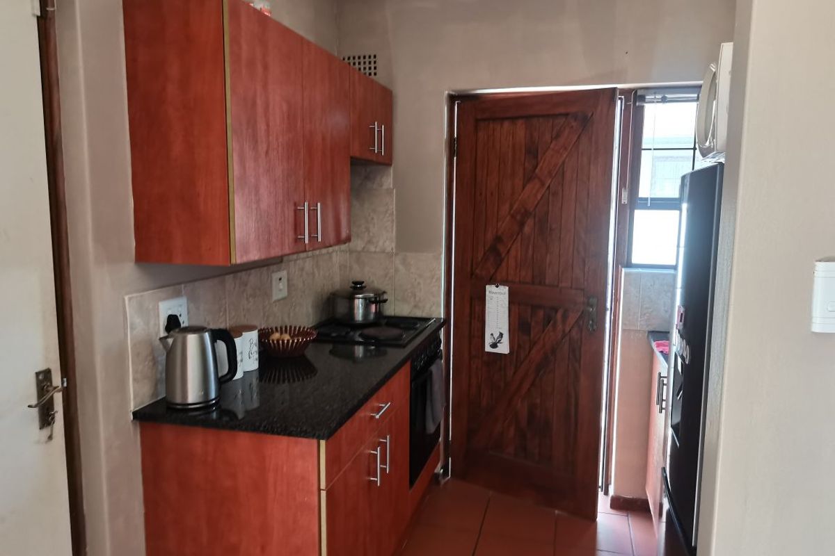 2 bedroom townhouse for sale in Parsonsvlei - Photo 2