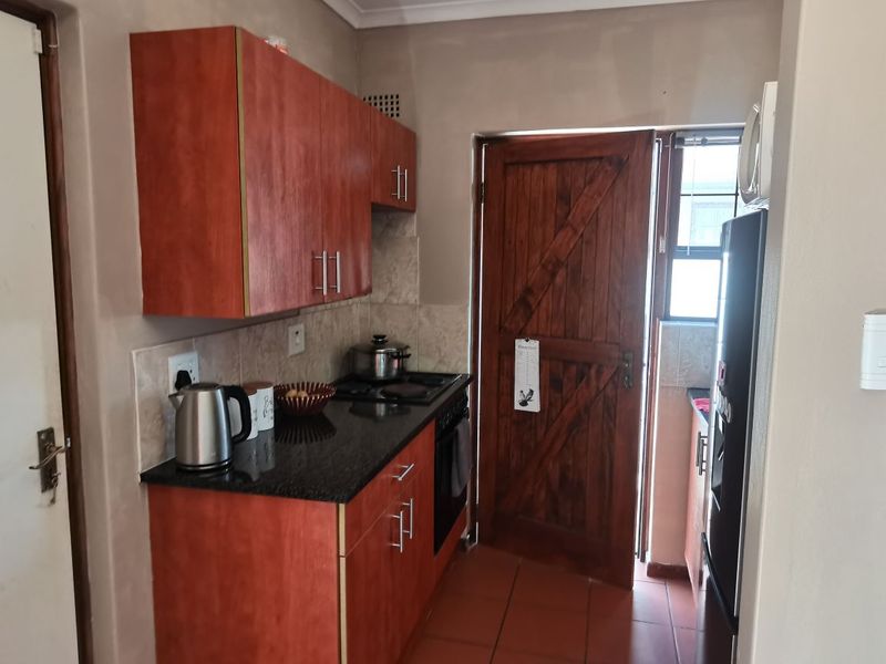 2 bedroom townhouse for sale in Parsonsvlei - Photo 2