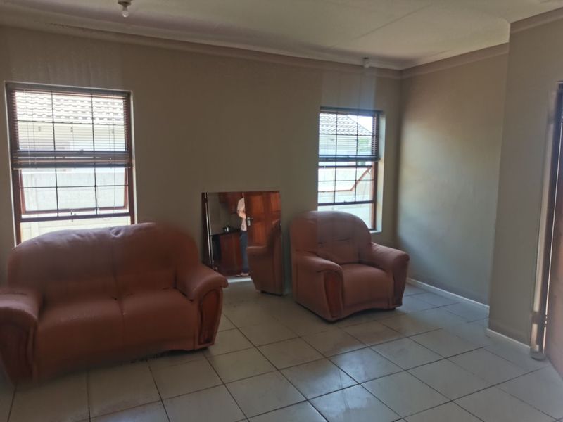 2 bedroom townhouse for sale in Parsonsvlei - Photo 6