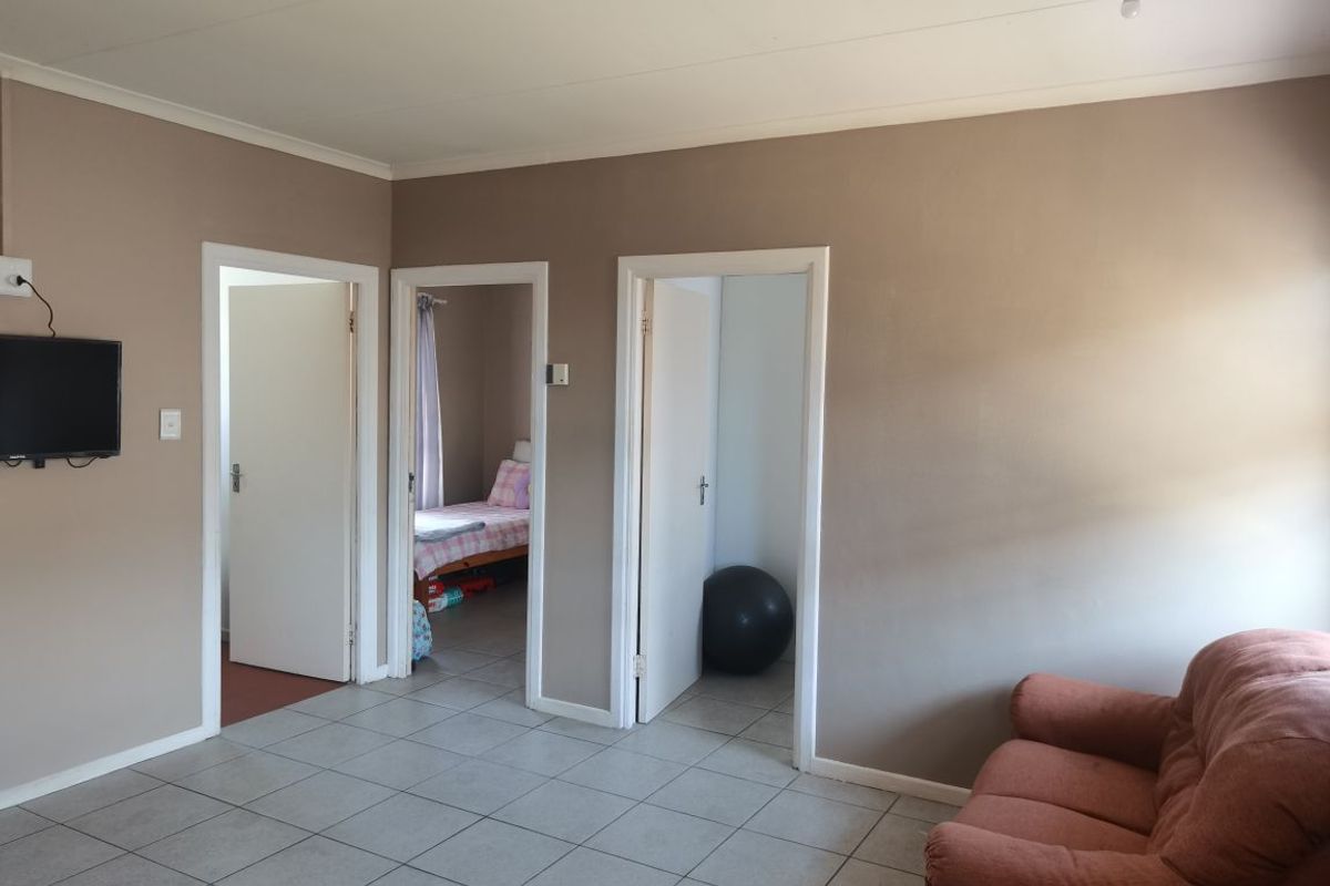 2 bedroom townhouse for sale in Parsonsvlei - Photo 4