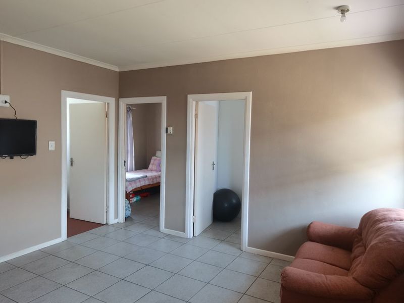 2 bedroom townhouse for sale in Parsonsvlei - Photo 4