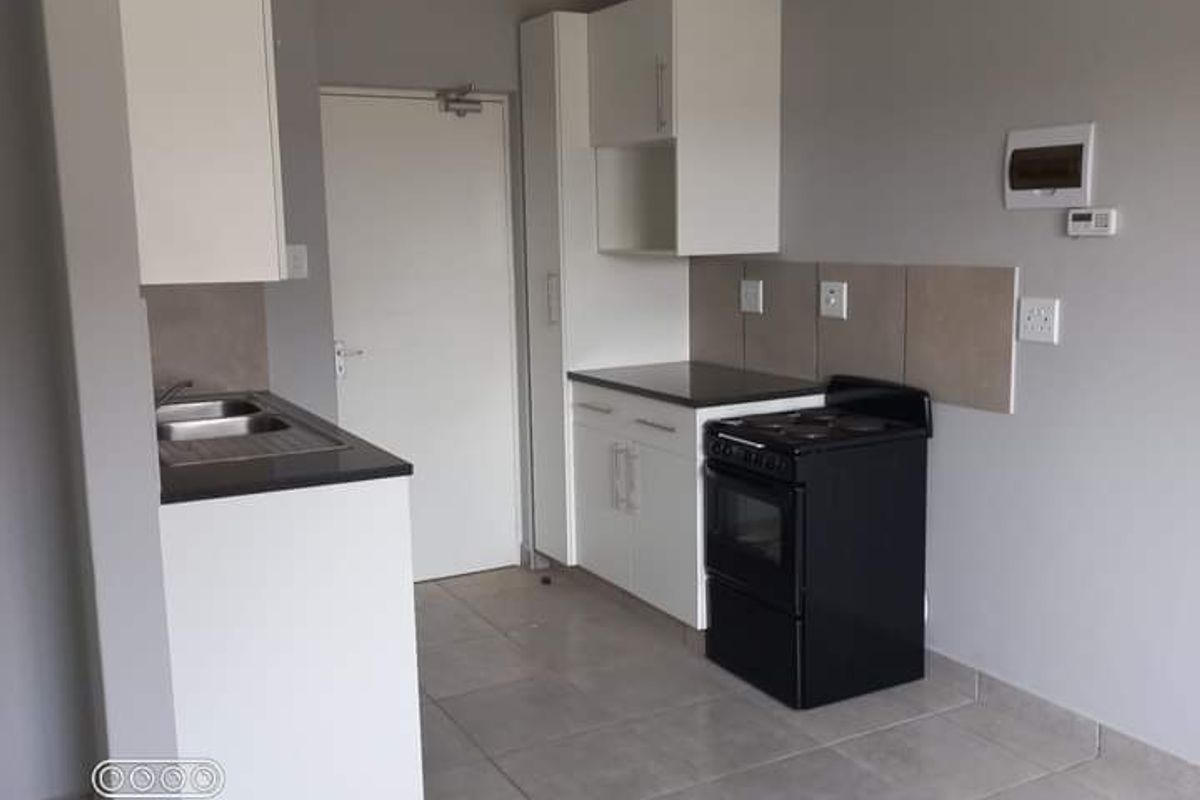 Stunning 2 Bedroom, 1 Bathroom Apartment for Rent  - Photo 5