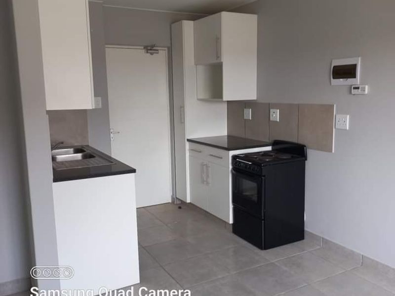 Stunning 2 Bedroom, 1 Bathroom Apartment for Rent  - Photo 5