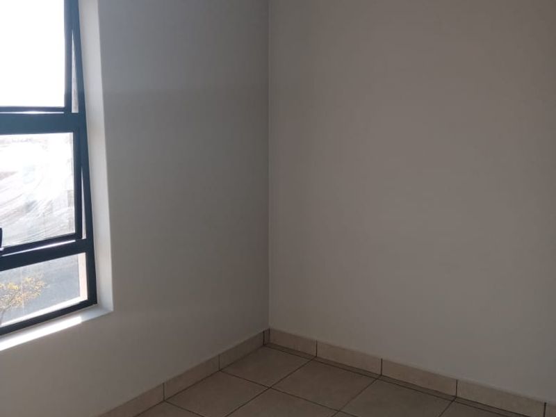 Stunning 2 Bedroom, 1 Bathroom Apartment for Rent  - Photo 8