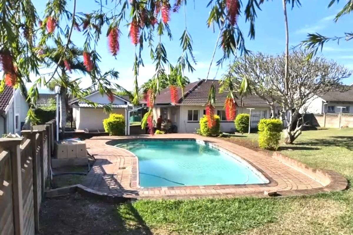 Contemporary Well Maintained Five Bed Freestanding Home With Pool To Let- Markham Road, Bisley - Photo 3