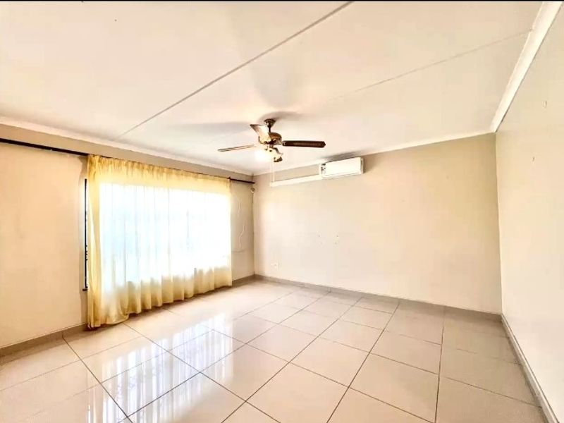 Contemporary Well Maintained Five Bed Freestanding Home With Pool To Let- Markham Road, Bisley - Photo 8