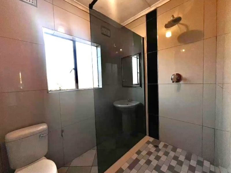 Contemporary Well Maintained Five Bed Freestanding Home With Pool To Let- Markham Road, Bisley - Photo 7