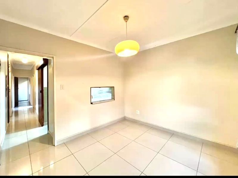 Contemporary Well Maintained Five Bed Freestanding Home With Pool To Let- Markham Road, Bisley - Photo 6