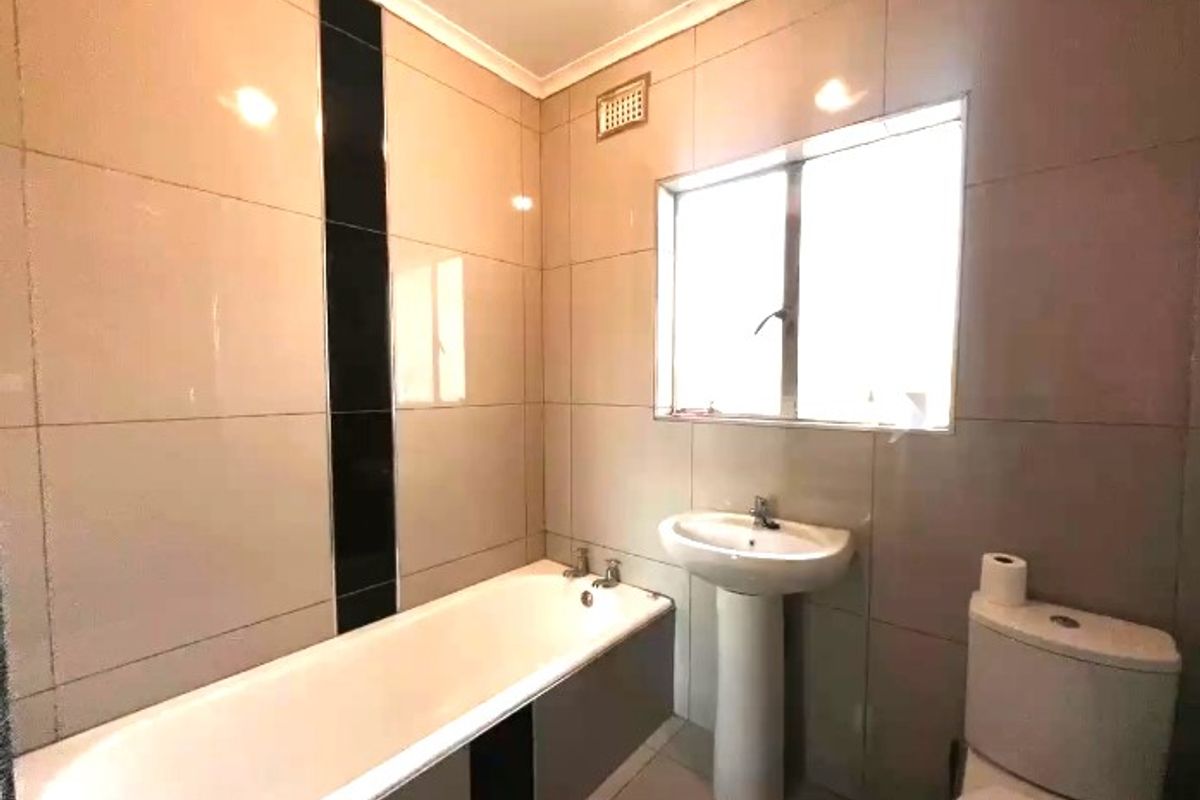 Contemporary Well Maintained Five Bed Freestanding Home With Pool To Let- Markham Road, Bisley - Photo 5