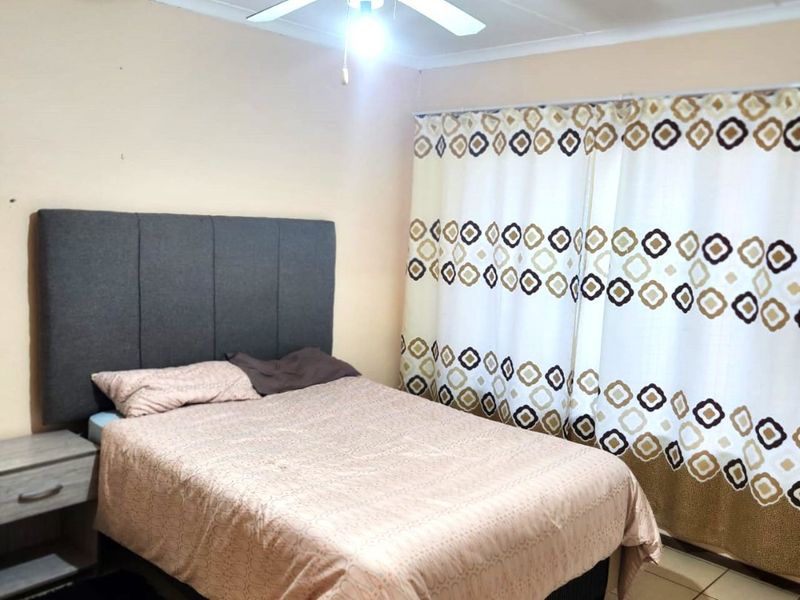 Contemporary Well Maintained Five Bed Freestanding Home With Pool To Let- Markham Road, Bisley, Pietermaritzburg. - Photo 4