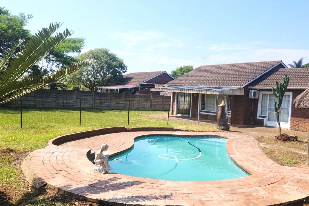 Contemporary Well Maintained Five Bed Freestanding Home With Pool To Let- Markham Road, Bisley, Pietermaritzburg. - Photo 2