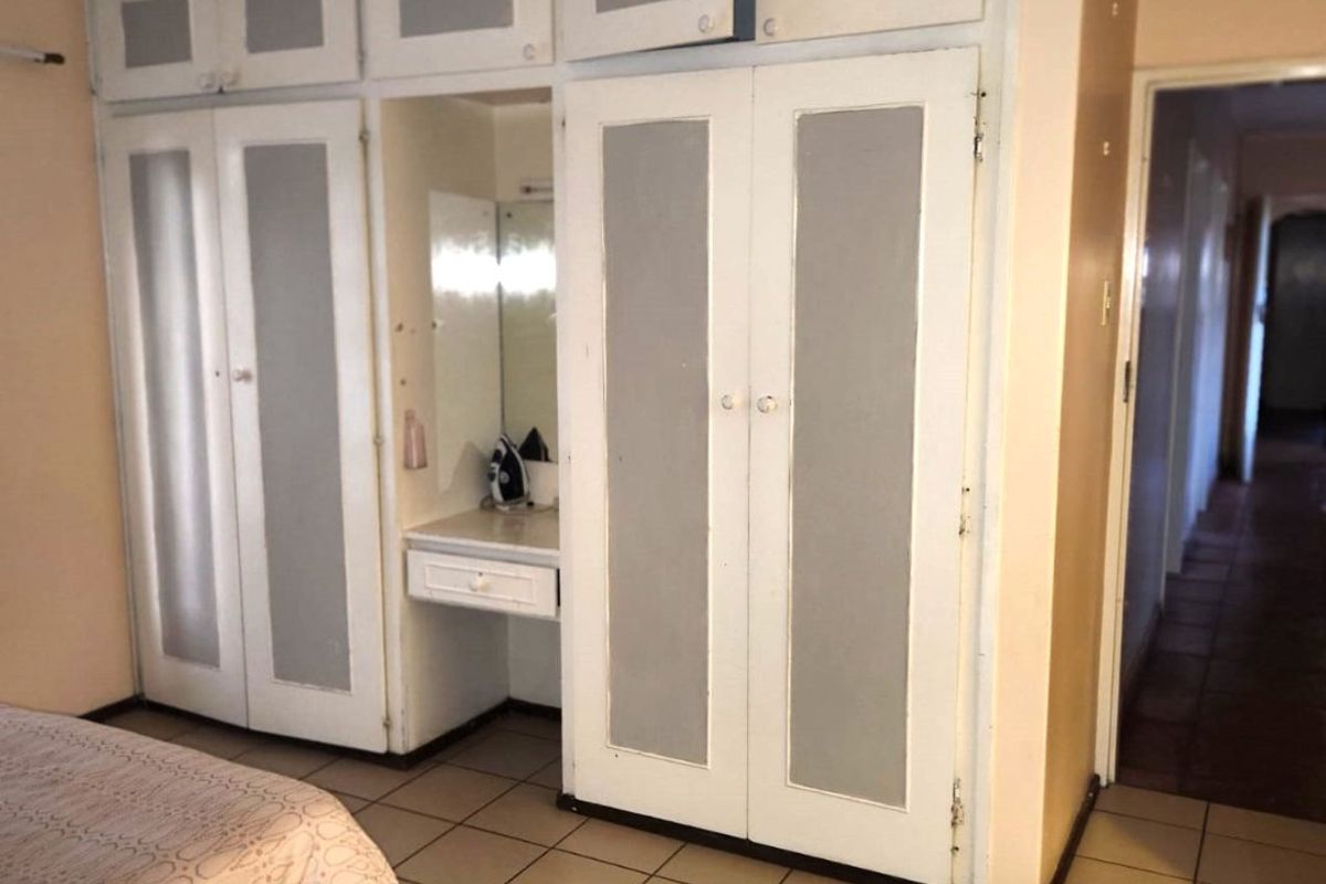 Contemporary Well Maintained Five Bed Freestanding Home With Pool To Let- Markham Road, Bisley, Pietermaritzburg. - Photo 3