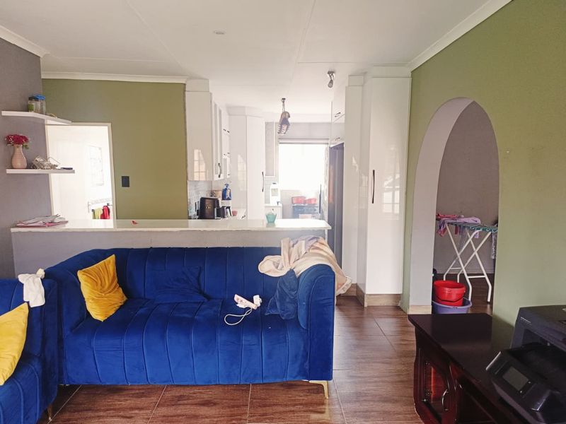 spacious townhouse nestled in gated complex, ideally located - Photo 8