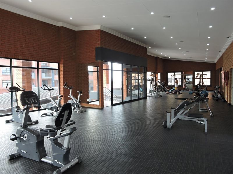 IMMACULATE UPMARKET 3 BEDROOM APARTMENT ON SECOND FLOOR TO RENT IN LIFESTYLE COMPLEX - Photo 9