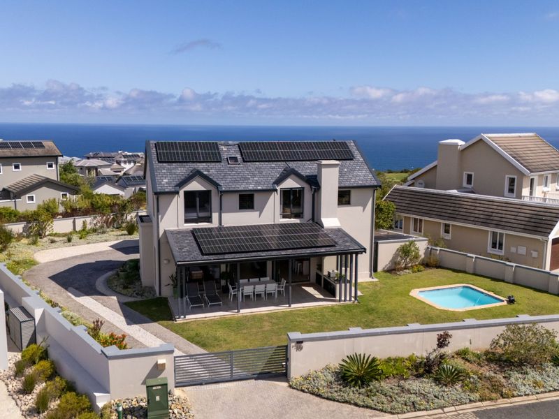 Architecturally Designed Gem – Immaculate Family Home - Photo 4