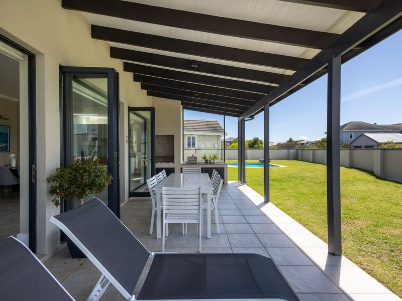 Architecturally Designed Gem – Immaculate Family Home - Photo 10