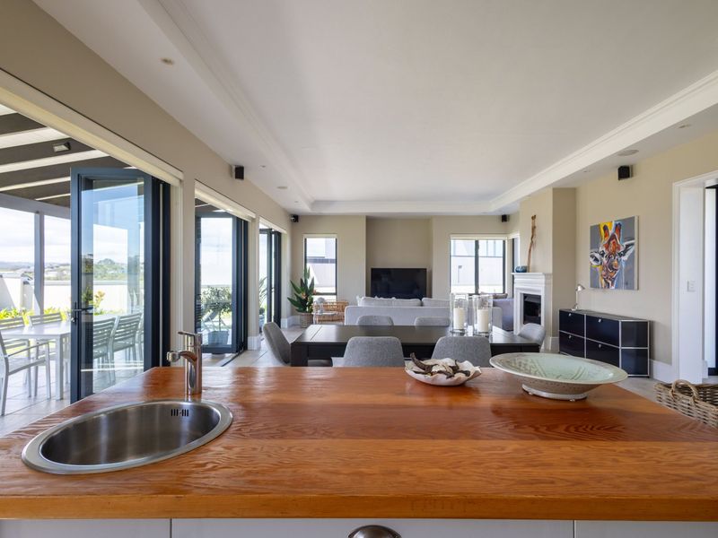 Architecturally Designed Gem – Immaculate Family Home - Photo 9