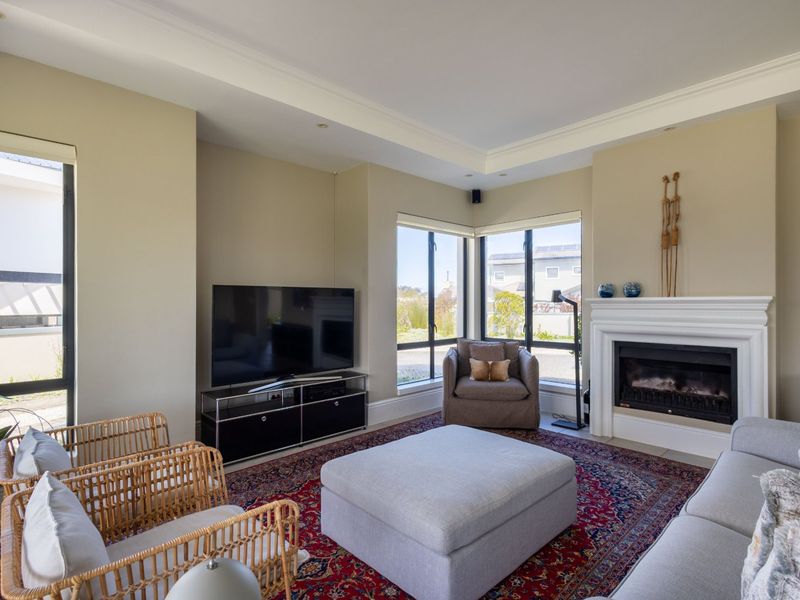 Architecturally Designed Gem – Immaculate Family Home - Photo 6