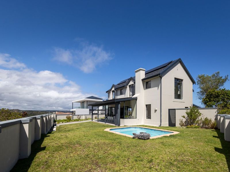 Architecturally Designed Gem – Immaculate Family Home - Photo 3