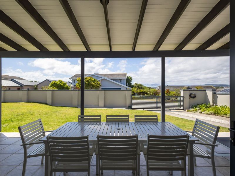 Architecturally Designed Gem – Immaculate Family Home - Photo 1