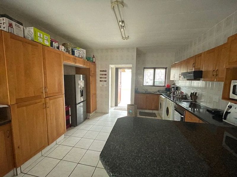 Beautiful and Spacious Duplex in Prime Uvongo Location – Pet Friendly and Walking Distance to the Beach - Photo 9