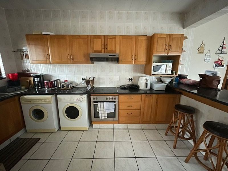 Beautiful and Spacious Duplex in Prime Uvongo Location – Pet Friendly and Walking Distance to the Beach - Photo 8