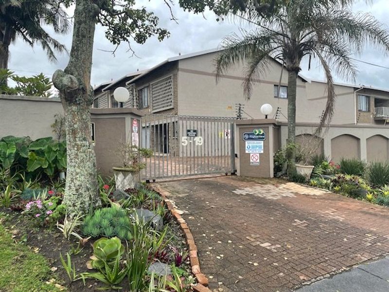 Beautiful and Spacious Duplex in Prime Uvongo Location – Pet Friendly and Walking Distance to the Beach - Photo 4