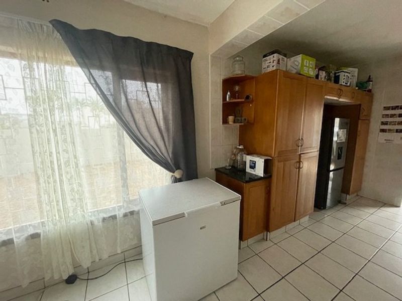 Beautiful and Spacious Duplex in Prime Uvongo Location – Pet Friendly and Walking Distance to the Beach - Photo 7