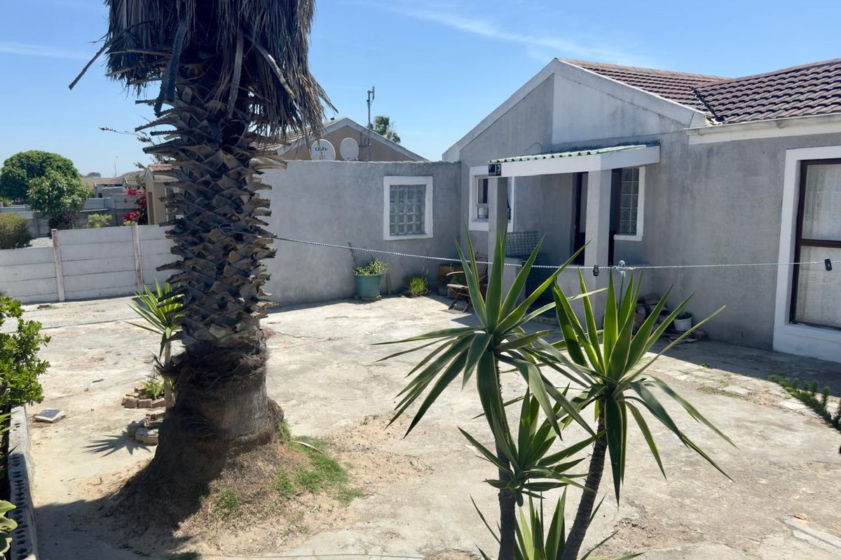 Three - bedroom spacious property for sale in Electric city - Photo 2