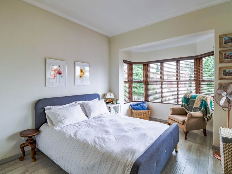 Spacious 2 BED Top-Floor Apartment in Bantry Oval, Bryanston - Photo 8