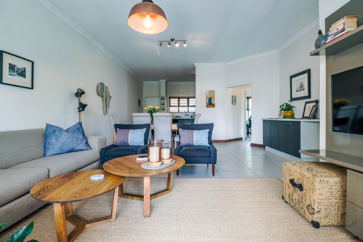 Spacious 2 BED Top-Floor Apartment in Bantry Oval, Bryanston - Photo 4