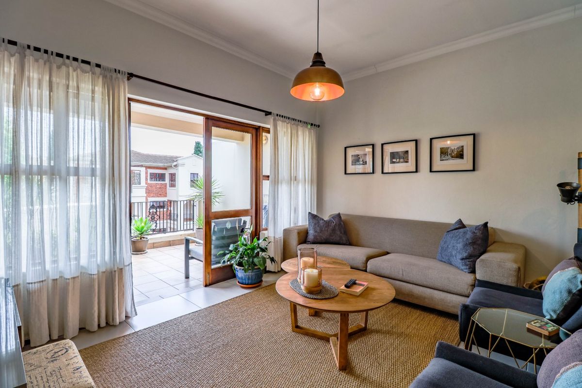 Spacious 2 BED Top-Floor Apartment in Bantry Oval, Bryanston - Photo 2