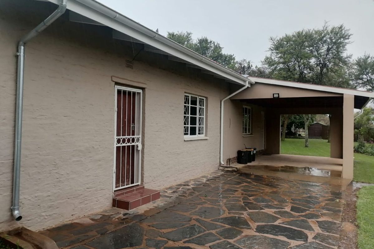 2-Bedroom, 1-Bath Home with Double Garage – Available Immediately - Photo 2