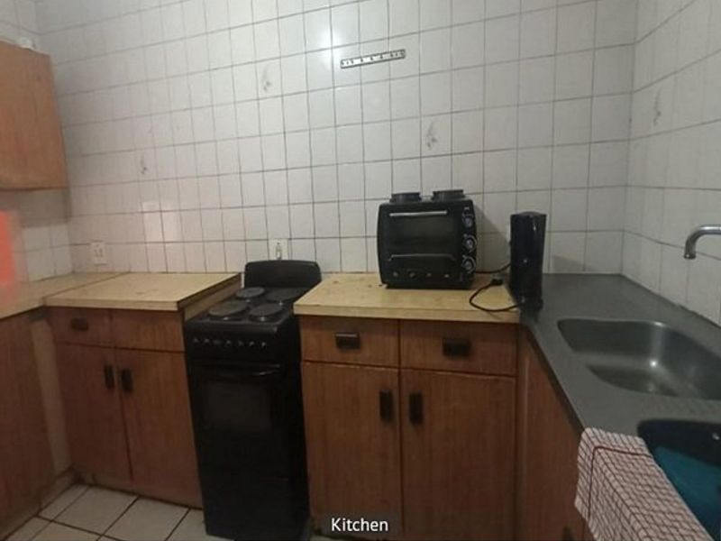 Pretty apartment in a peaceful complex - Photo 2