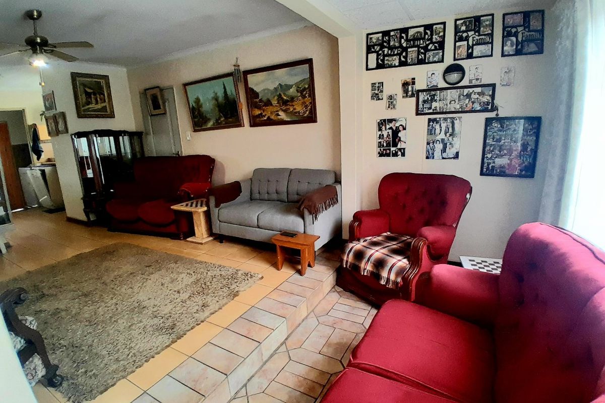 3 Bedroom 2 bathroom freehold house for sale in Noordwyk - Photo 3