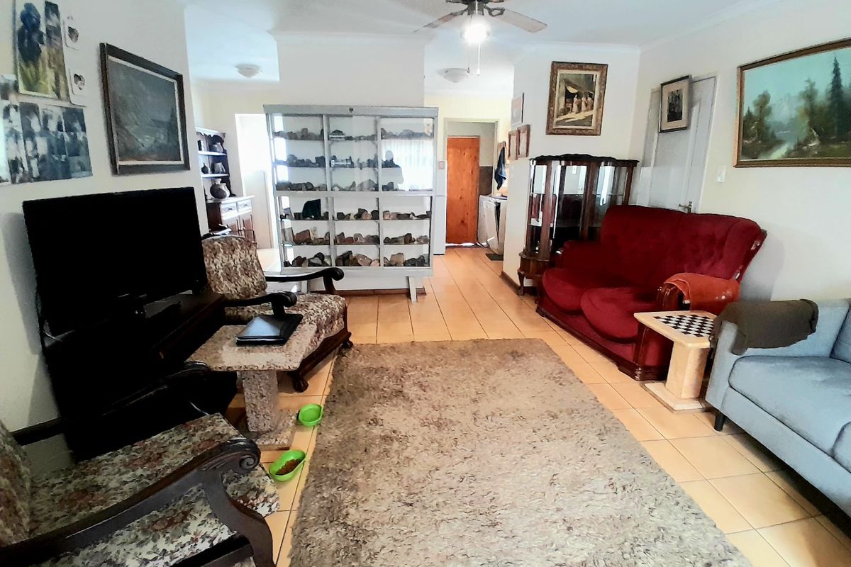 3 Bedroom 2 bathroom freehold house for sale in Noordwyk - Photo 5