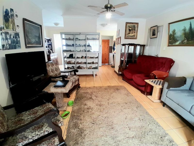 3 Bedroom 2 bathroom freehold house for sale in Noordwyk - Photo 5