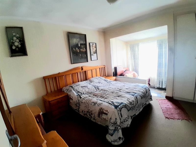 3 Bedroom 2 bathroom freehold house for sale in Noordwyk - Photo 9