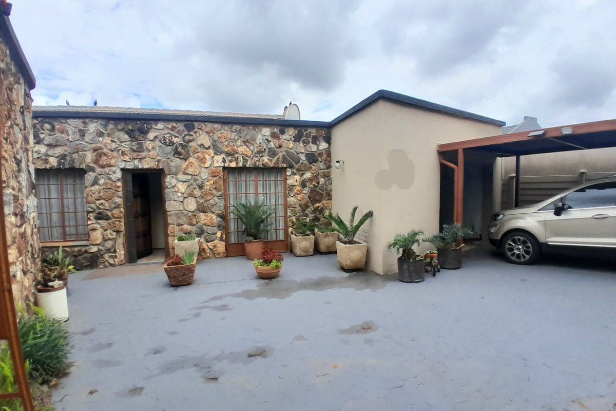 3 Bedroom 2 bathroom freehold house for sale in Noordwyk - Photo 2