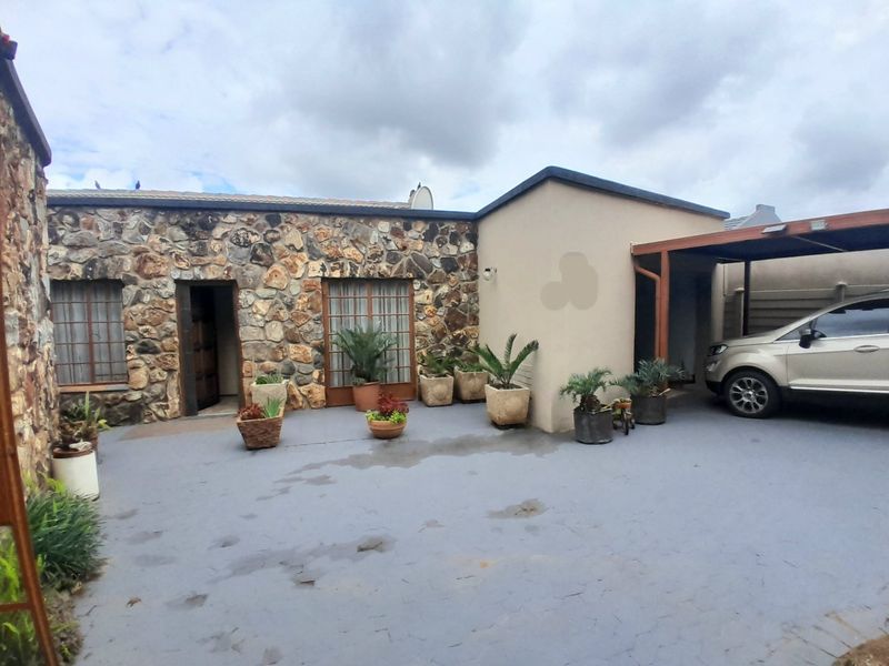 3 Bedroom 2 bathroom freehold house for sale in Noordwyk - Photo 2