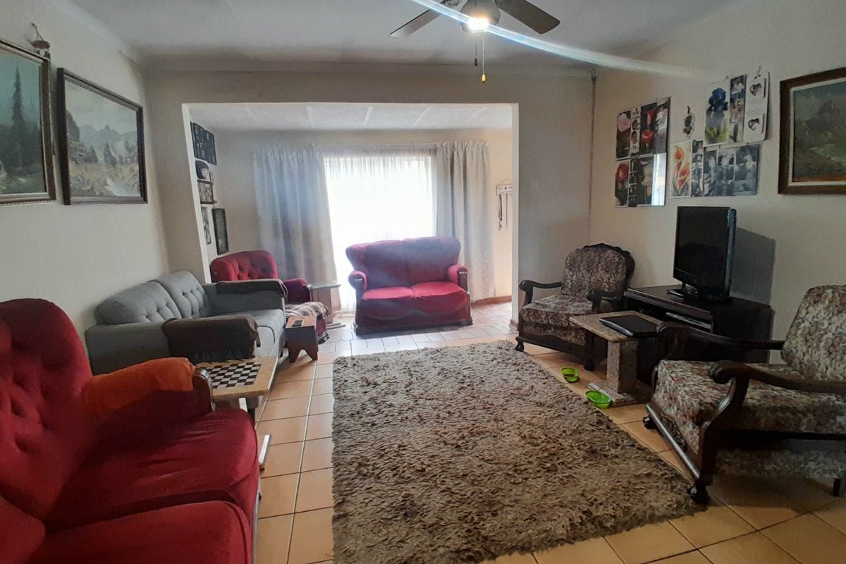 3 Bedroom 2 bathroom freehold house for sale in Noordwyk - Photo 4