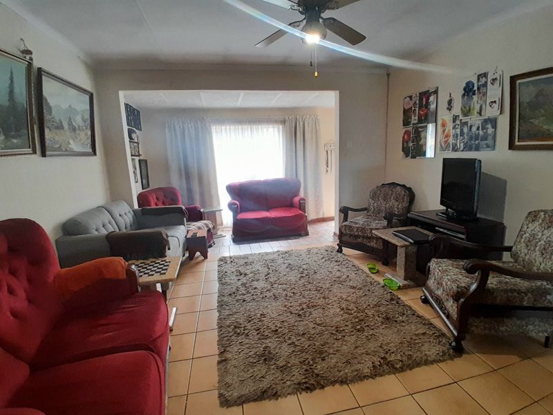 3 Bedroom 2 bathroom freehold house for sale in Noordwyk - Photo 4