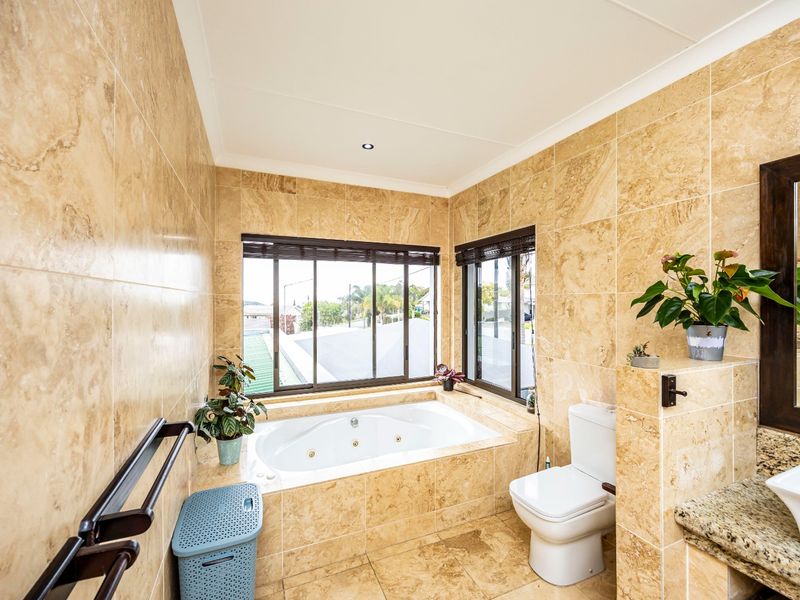 Newly Renovated Baysville Luxury — Double-Storey Coastal Home with Panoramic Sea Views For sale  - Photo 8