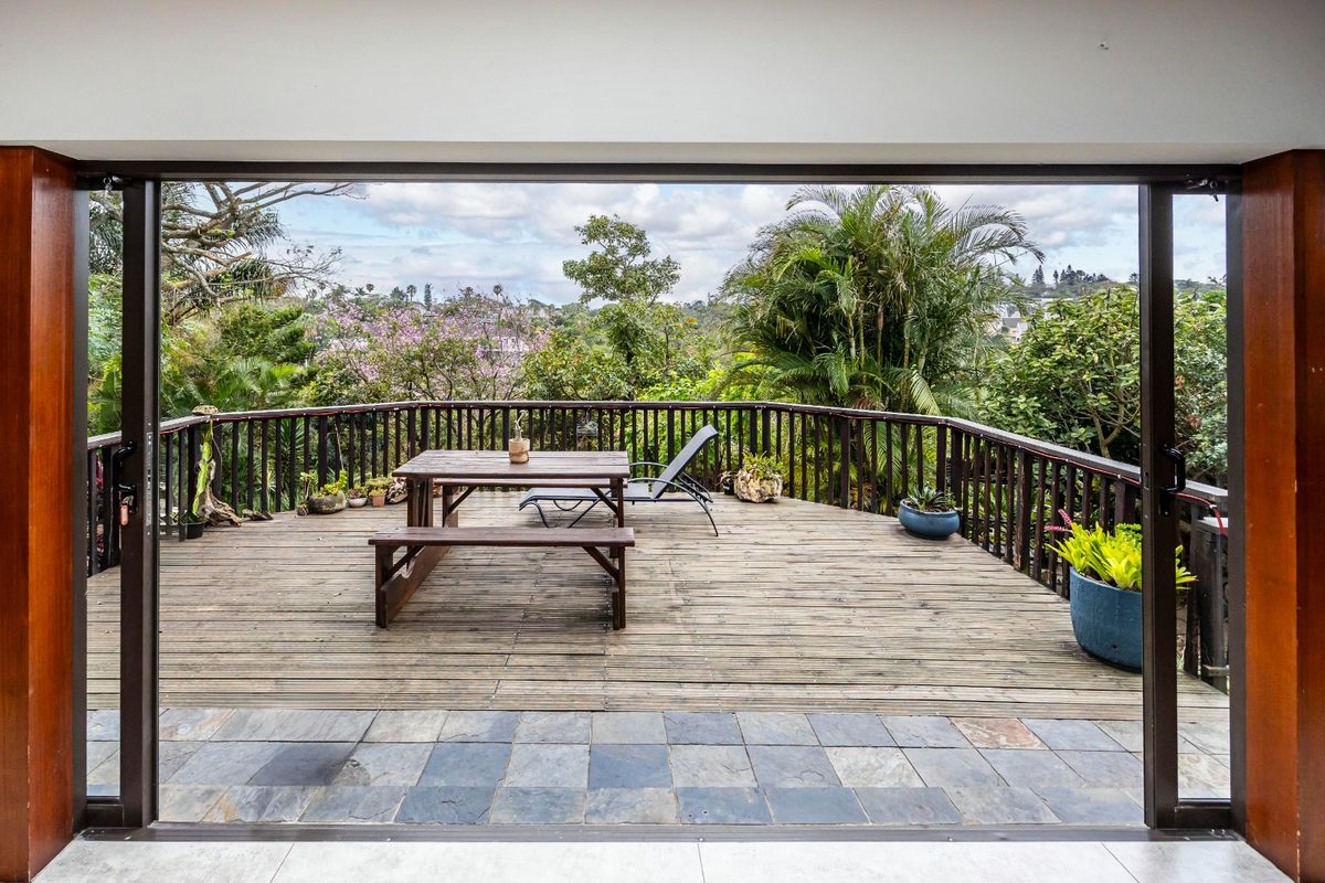 Newly Renovated Baysville Luxury — Double-Storey Coastal Home with Panoramic Sea Views For sale  - Photo 3