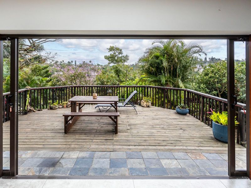 Newly Renovated Baysville Luxury — Double-Storey Coastal Home with Panoramic Sea Views For sale  - Photo 3