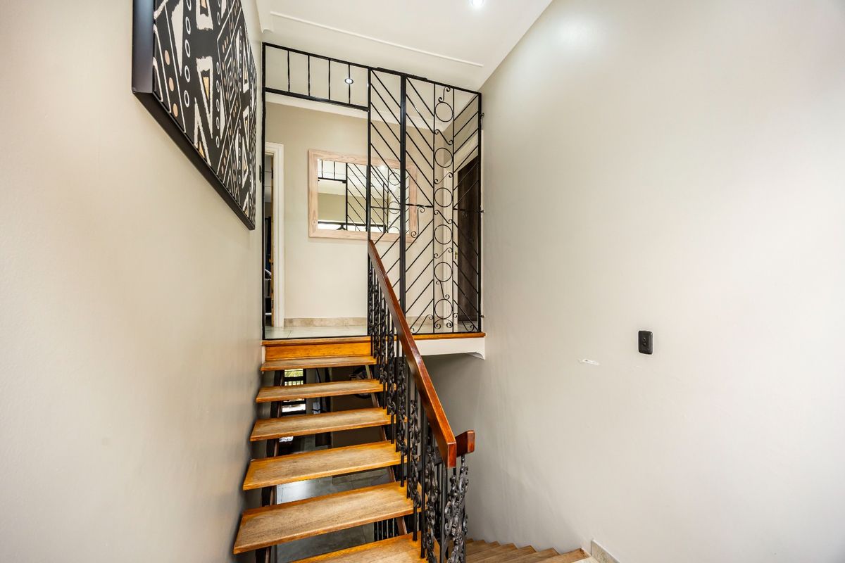 Newly Renovated Baysville Luxury — Double-Storey Coastal Home with Panoramic Sea Views For sale  - Photo 5