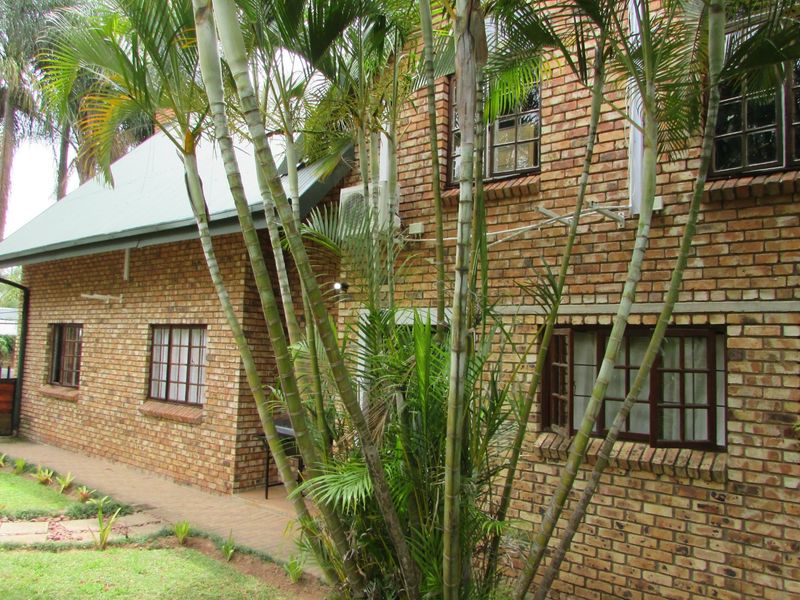 4 Bedroom home plus 2 flats! - Photo 5