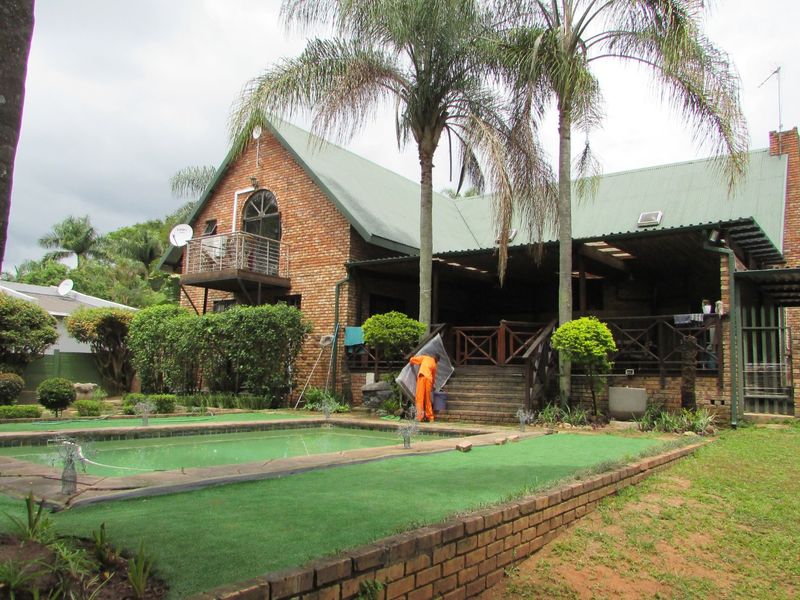 4 Bedroom home plus 2 flats! - Photo 2