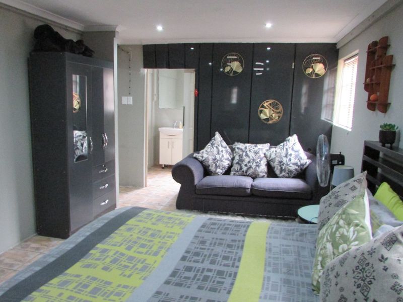 4 Bedroom home plus 2 flats! - Photo 10